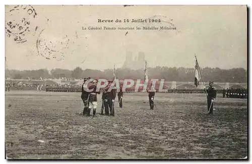 Ansichtskarte AK Militaria Revue du 14 juillet 1904 Le general Pamard remettant les medailles militaires