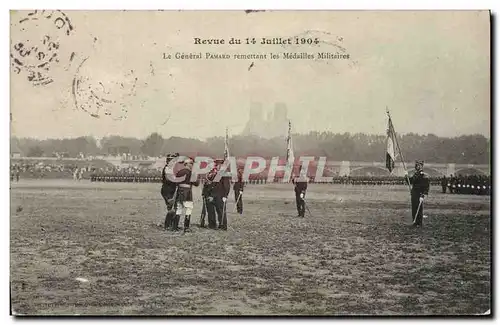 Cartes postales Militaria Revue du 14 juillet 1904 Le general Pamard remettant les medailles militaires