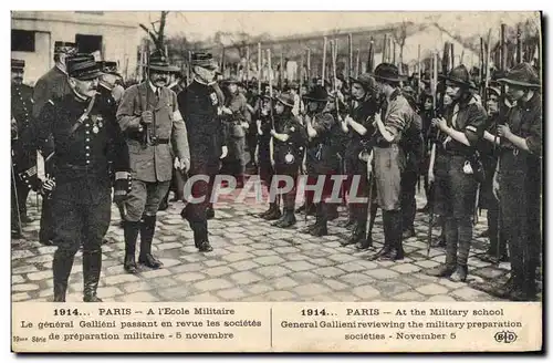 Cartes postales Militaria Paris A l&#39Ecole militaire Le general Gallieni passant en revue les societes de prep
