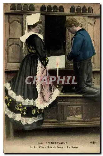 Cartes postales Folklore Lits clos Bretons Soir de noce La priere Mariage