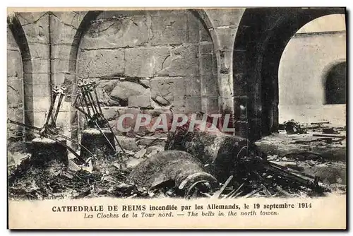 Cartes postales Cloche Cathedrale de Reims incendiee par les Allemands Les cloches de la tour Nord