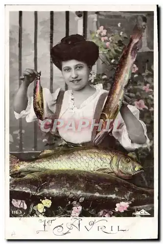 Ansichtskarte AK Fantaisie Paques Poisson Femme 1er Avril