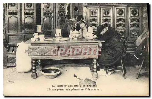 Cartes postales Folklore Autour des Lits clos Chacun prend son plaisir ou il le trouve