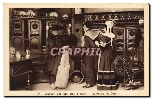 Cartes postales Folklore Autour des lits clos bretons L&#39heure du depart