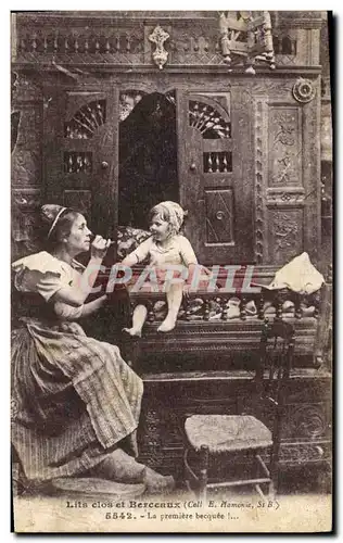 Cartes postales Folklore Lits clos et berceaux La premiere becquee Enfant