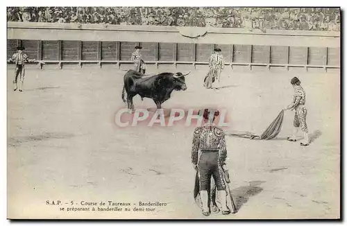 Cartes postales Corrida Course de taureaux Banderillero se preparant a banderiller au demi tour