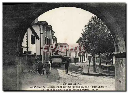 Ansichtskarte AK Pierre Loti Ascain Ramuncho La place de l&#39eglise et la route d&#39Olette