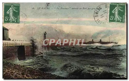 Cartes postales Bateau Paquebot Le Havre La Provence entrant au port par grosse mer