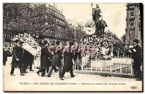 Cartes postales Paris Les fetes de Jeanne d&#39Arc Devant la statue de Jeanne d&#39Arc