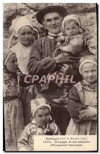 Cartes postales Folklore Un papa et ses enfants Plougastel Daoulas