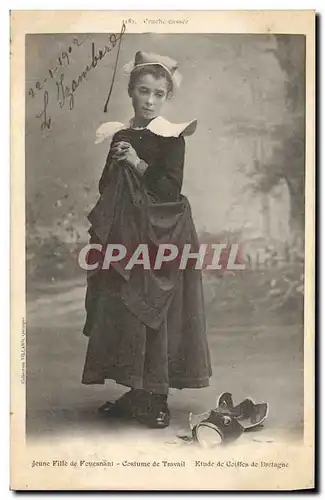 Ansichtskarte AK Folklore Jeune fille de Fouesnant Costume de travail Cruche cassee