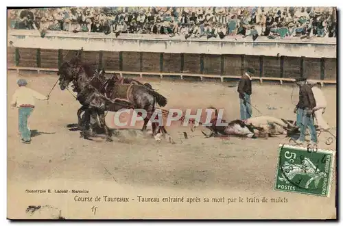 Cartes postales Corrida Course de taureaux Taureau entraine apres sa mort par le train de mulets