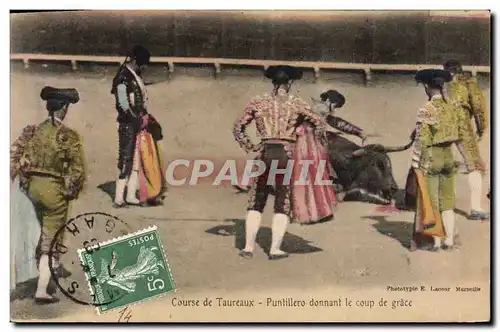 Cartes postales Corrida Course de taureaux Puntillero donnant le coupe de grace