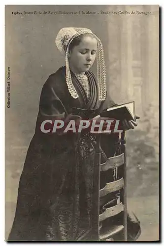 Cartes postales Folklore Jeune fille de Saint Thegonnec a la messe