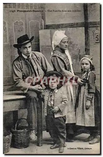 Ansichtskarte AK Folklore Plougastel Daoulas Une famille dans son interieur Enfants