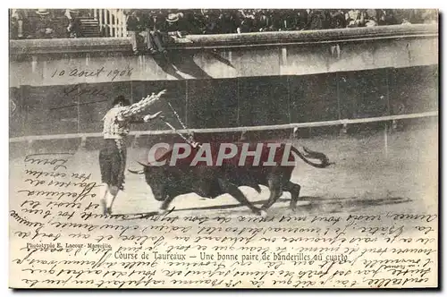 Cartes postales Corrida Course de taureaux Une bonne paire de banderilles au cuarto