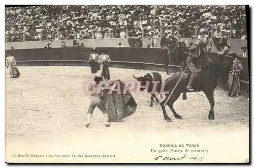 Ansichtskarte AK Corrida Course de taureaux Un quite Suerte de manteau