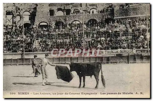 Cartes postales Corrida Course de taureaux Nimes Les arenes un jour de course espagnole Les passes de muleta