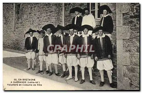 Cartes postales Folklore Guerande Paludiers en costume de fete