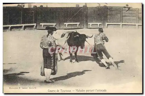 Ansichtskarte AK Corrida Course de taureaux Matador portant l&#39estocade