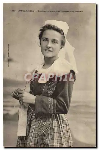 Ansichtskarte AK Folklore Concarneau Sardiniere attendant l&#39arrivee des bateaux