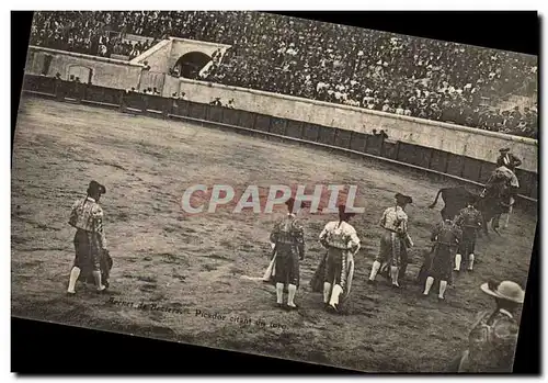 Ansichtskarte AK Corrida Course de taureaux Arenes de Beziers Picador citant un toro