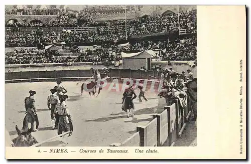 Cartes postales Corrida Course de taureaux Nimes Une chute