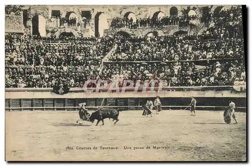 Cartes postales Corrida Course de taureaux Une passe de manteau