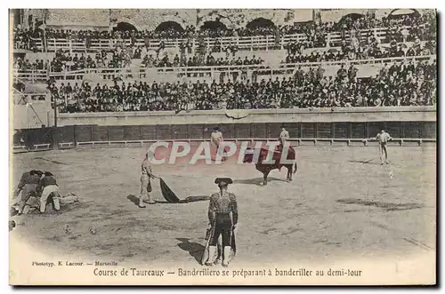 Ansichtskarte AK Corrida Course de taureaux Banderillero se preparant a banderiller au demi tour