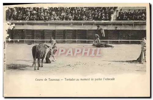 Cartes postales Corrida Course de taureaux Toreador au moment de porter l&#39estocade