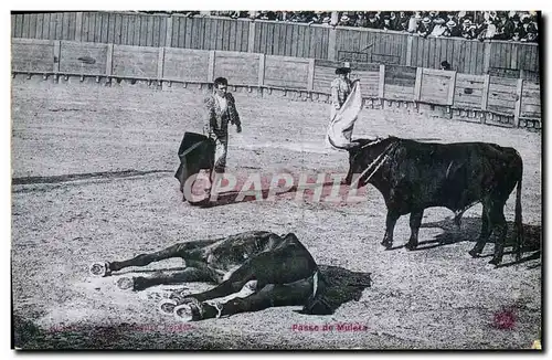 Ansichtskarte AK Corrida Course de taureaux Passe de Muleta