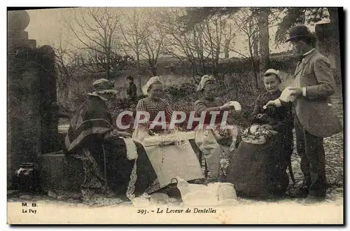 Cartes postales Folklore Dentelle Le leveur de dentelles TOP