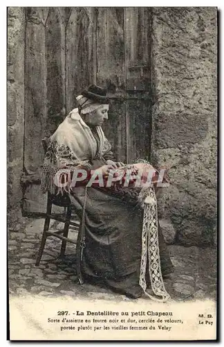 Cartes postales Folklore Dentelle La dentelliere au petit chapeau Velay TOP