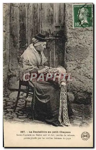 Cartes postales Folklore Dentelle La dentelliere au petit chapeau Velay TOP