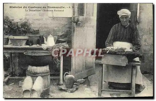 Cartes postales Folklore Dentelle Histoire du costume en Normandie La dentelliere Interieur Normand