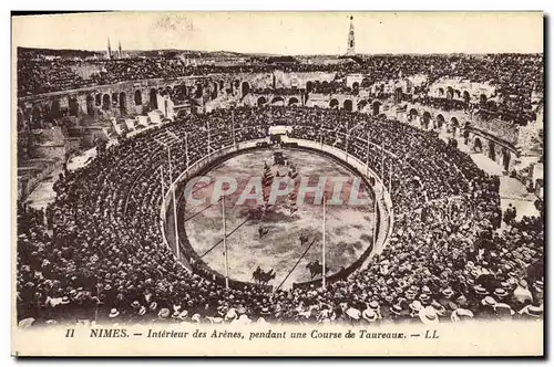Ansichtskarte AK Corrida Course de Taureaux Nimes Interieur des arenes pendant une course de taureaux