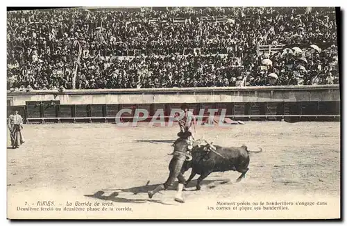 Ansichtskarte AK Corrida Course de Taureaux Nimes La corrida de toros