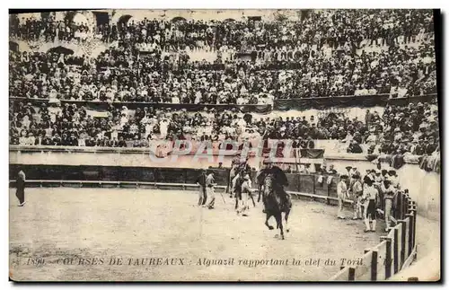 Cartes postales Corrida Course de Taureaux Alguazil rapportant la clef du Toril