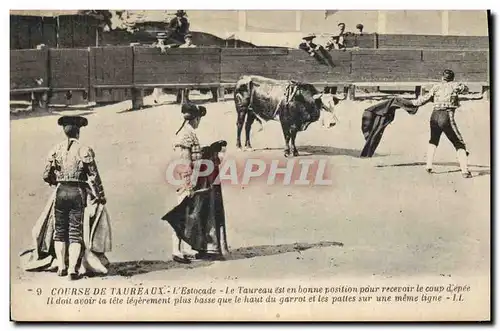 Ansichtskarte AK Corrida Course de Taureaux L&#39estocade Le taureau est en bonne position pour receveoir le coup