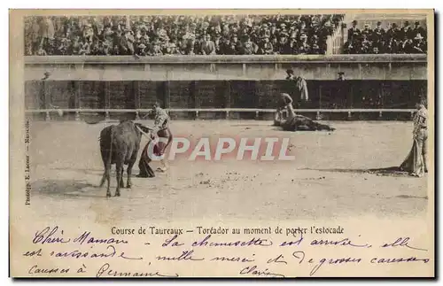 Ansichtskarte AK Corrida Course de Taureaux Toreador au moment de porter l&#39estocade