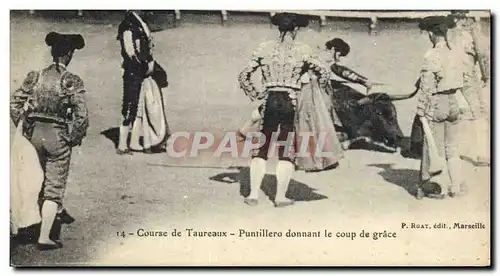 Cartes postales Corrida Course de Taureaux Puntillero donnant le coup de grace