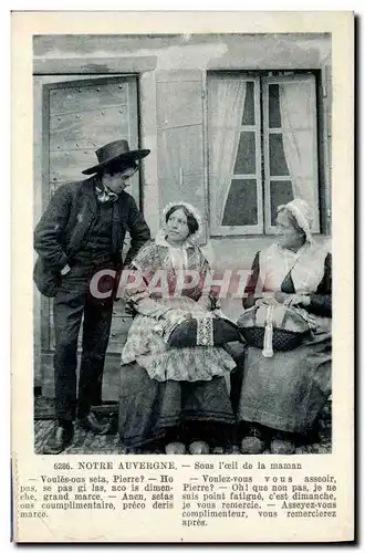 Ansichtskarte AK Folklore Dentelle Dentelliere Auvergne Sous l&#39oeil de maman