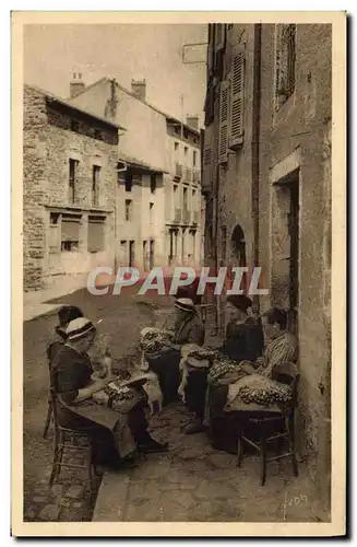 Cartes postales Folklore Dentelle Dentelliere Le Velay Groupe de dentellieres