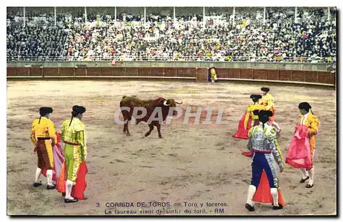 Ansichtskarte AK Corrida Course de taureaux Toro y toreros Le taureau vient de sortir du toril