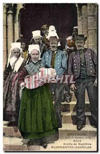 Cartes postales Folklore Sortie de bapteme de Plougastel Daoulas