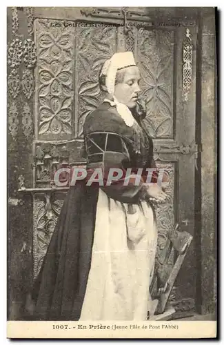 Cartes postales Folklore En priere Jeune fille de Pont L&#39Abbe