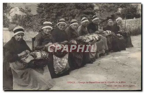 Cartes postales Dentelle Dentelliere Tence Groupe de dentellieres sur le chemin de la mere