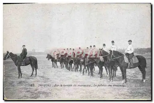 Cartes postales Cheval Equitation Hippisme Dragons Sur le terrain de manoeuvre Le peloton des dresseurs