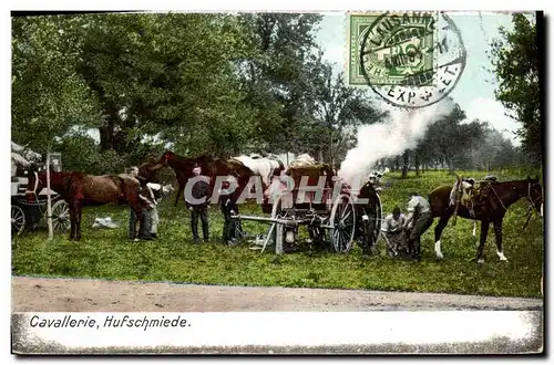 Ansichtskarte AK Cheval Equitation Hippisme Cavallerie Hufschmiede Forgeron Marechal Ferrant Militaria