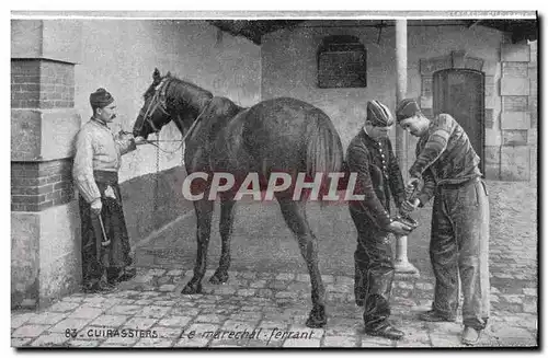 Ansichtskarte AK Cheval Equitation Hippisme Cuirassiers Le marechal ferrant Militaria